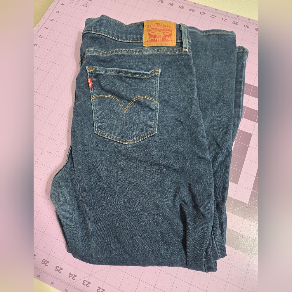 Levis 720 High Rise Super Skinny Crop Size 34 - Picture 2 of 3